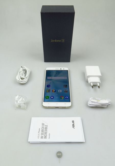 ASUS ZenFone 3 ZE552KL, continutul cutiei