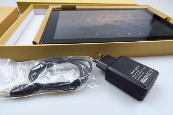 Chuwi Hi12, continutul cutiei