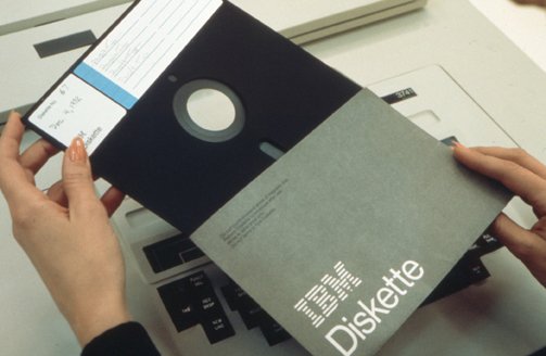 Primul floppy disk