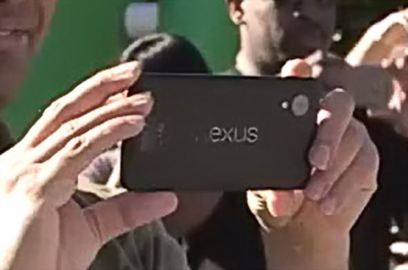 Google, care a postat un clip în care apărea un Nexus 5 în mâna unui angajat