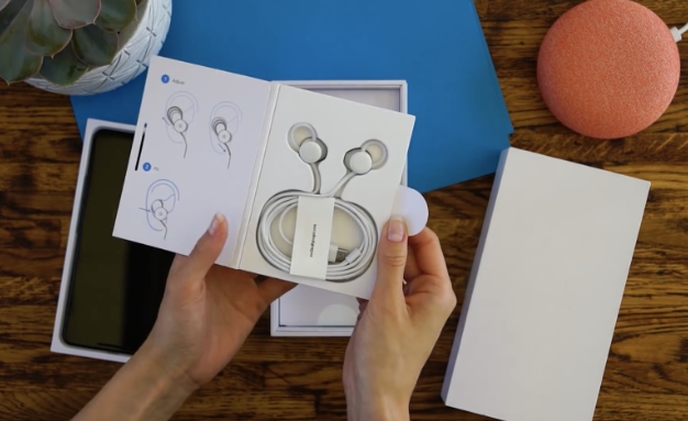 Google Pixel 3 XL, continutul cutiei