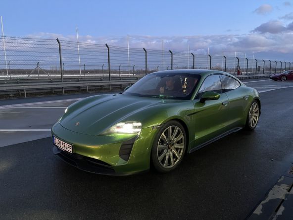 Porsche Taycan 4s