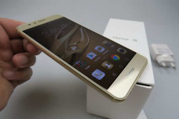 Huawei Honor 8 scos din cutie