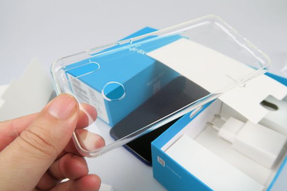 Huawei Honor 8X, continutul cutiei