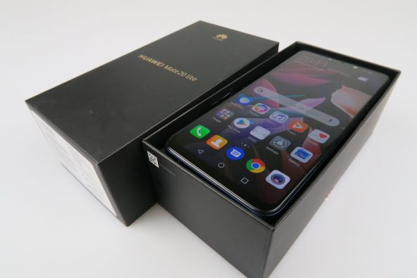 Huawei Mate 20 Lite scos din cutie