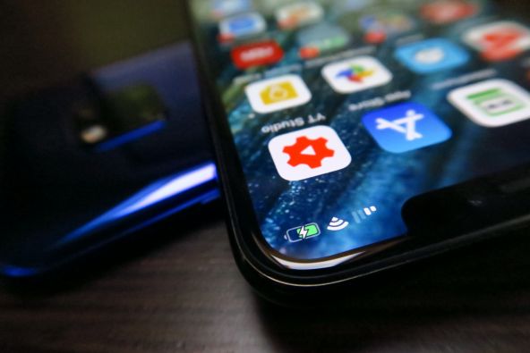 Huawei Huawei Mate 20 Pro poate încărca alte telefoane wireless