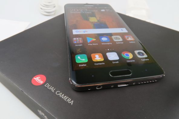 Huawei Mate 9 Pro scos din cutie