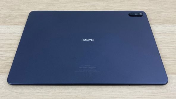 Huawei MatePad 11 din spate