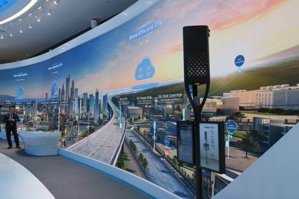 Stalp antena 5G iluminare stradala