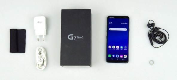 LG G7 ThinQ, continutul cutiei