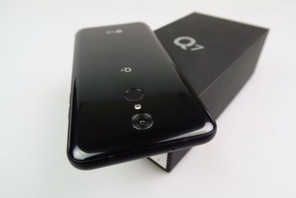 LG Q7 scos din cutie