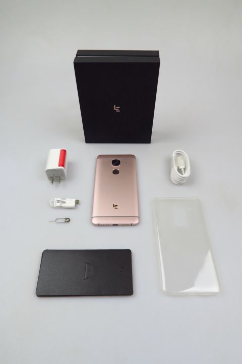 LeEco Le Max 2, continutul cutiei