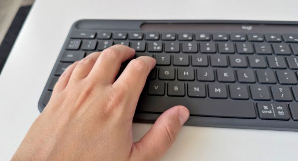 Logitech Signature Slim Solar+ K980