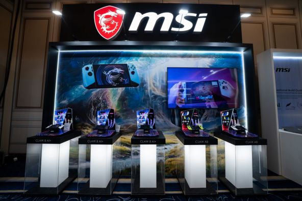 MSI Claw 8 AI+ Glacier Blue