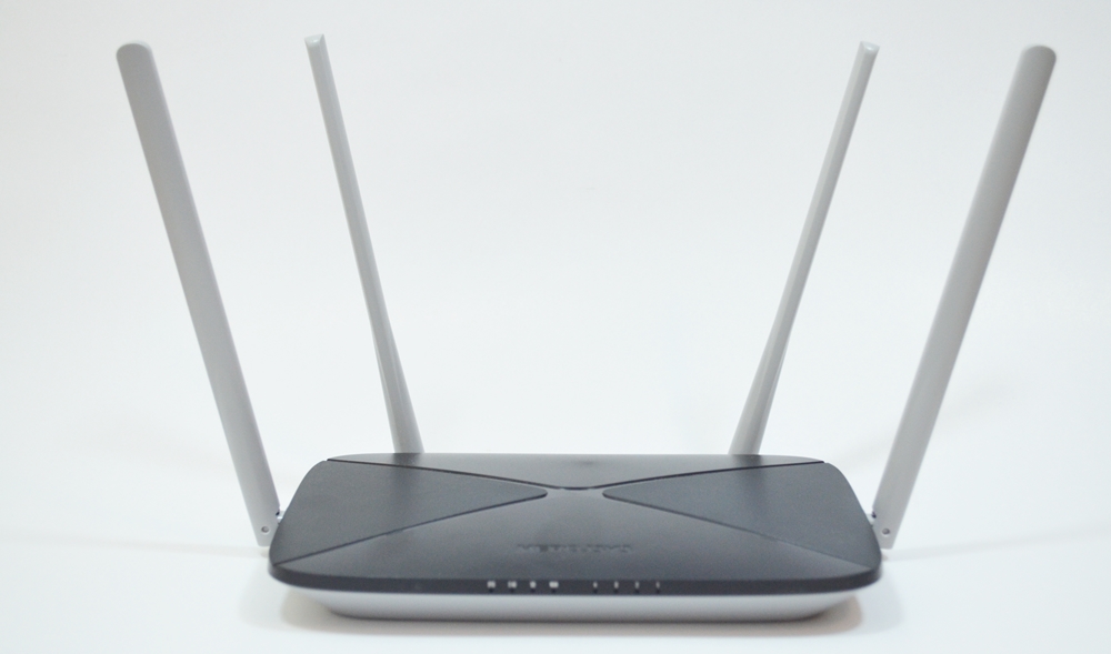 Prezentare Mercusys AC12: Router dual-band accesibil, ideal pentru ...