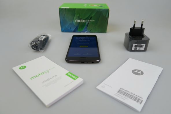 Motorola Moto G5 Plus, continutul cutiei