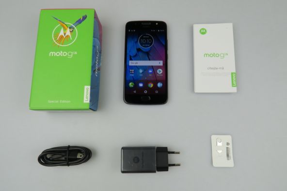 Motorola Moto G5s, continutul cutiei