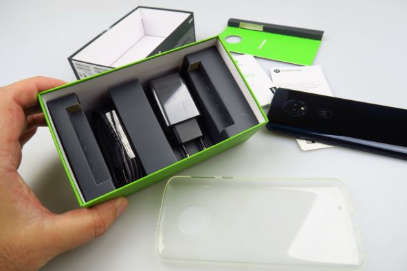 Motorola Moto G6, continutul cutiei