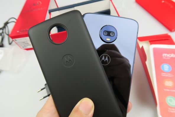 Motorola Moto Z3 Play, scos din cutie