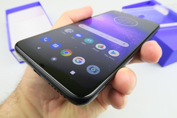 Motorola One Macro scos din cutie