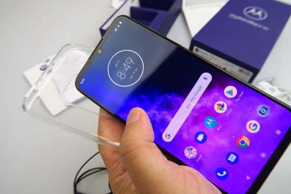 Motorola One Zoom Unboxing
