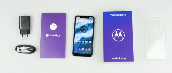 Motorola One, conținutul cutiei
