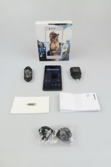 Nokia 3, continutul cutiei