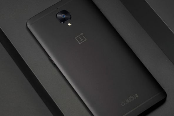 OnePlus lansează o versiune negru mat de OnePlus 3T realizată în colaborare cu brandul de modă Colette