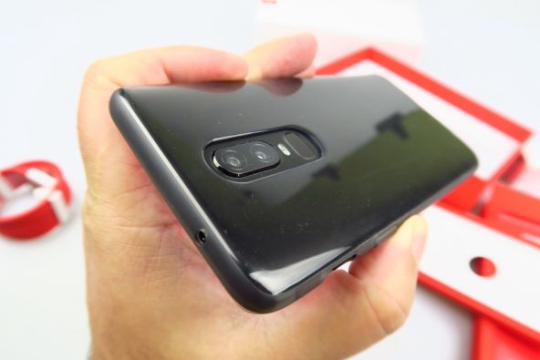 OnePlus 6 scos din cutie