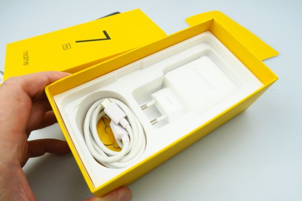 Realme 7 Pro, conținutul cutiei