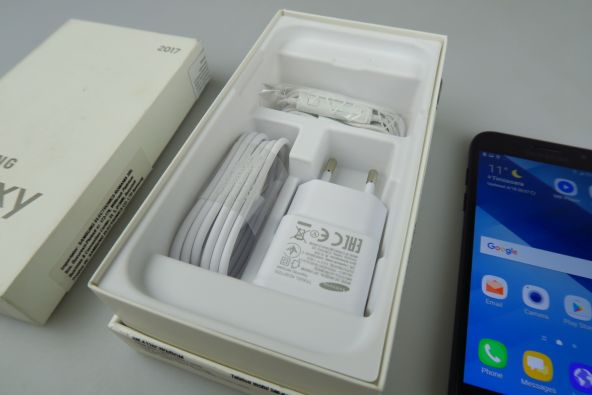 Samsung Galaxy A3 (2017), continutul cutiei
