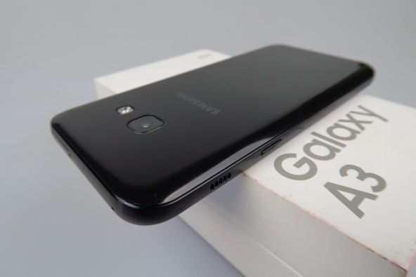 Samsung Galaxy A3 (2017) scos din cutie
