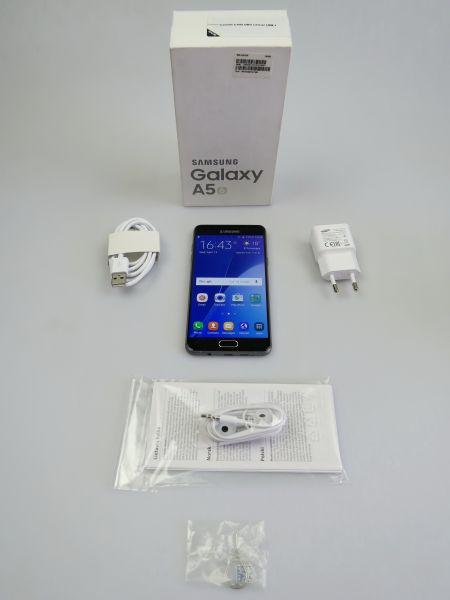 Continutul cutiei lui Samsung Galaxy A5 (2016)