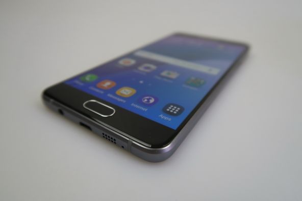 Samsung Galaxy A5 (2016) scos din cutie