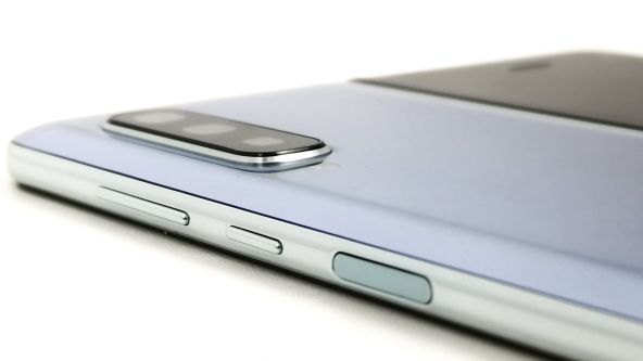 Samsung Galaxy Fold privit din spate