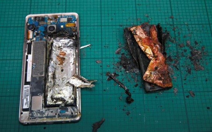 Samsung Galaxy Note 7 in flacari