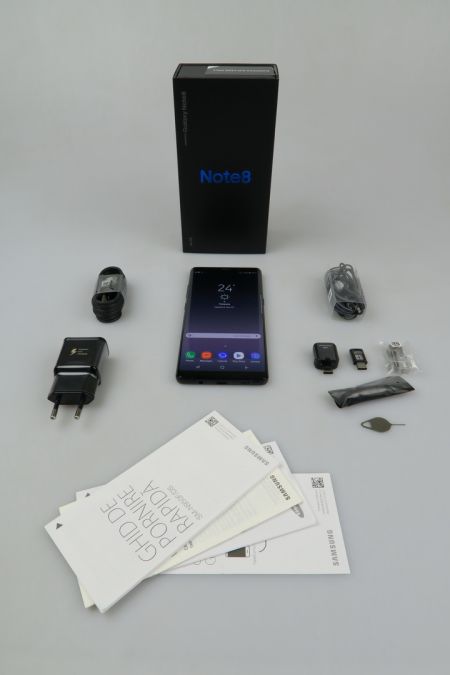 Samsung Galaxy Note 8, continutul cutiei
