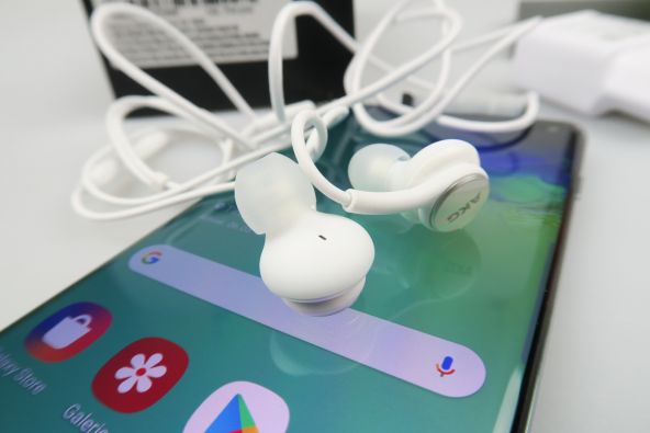 Samsung Galaxy S10+ castile din cutie