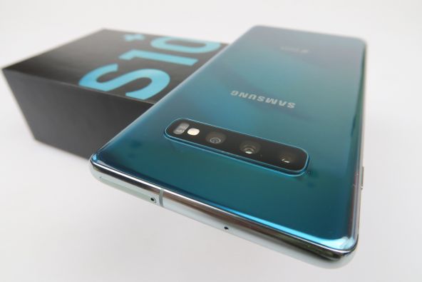 Samsung Galaxy S10+ scos din cutie