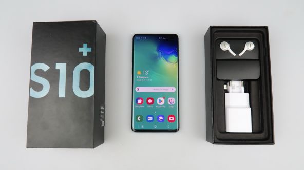Samsung Galaxy S10+ unboxing