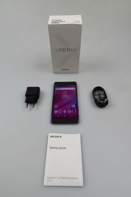 Sony Xperia X Performance, continutul cutiei