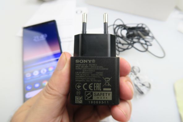Sony Xperia 5 accesorii (incarcatorul)
