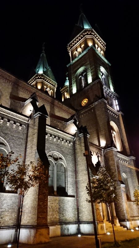 Cumva am evoluat peste Xperia XZ şi îmi plac în mod special fotografiile cu acea biserică din Timişoara