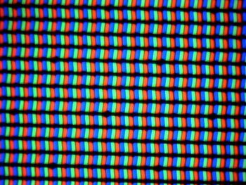 Ecranul lui Xiaomi Mi A1 vazut la microscop