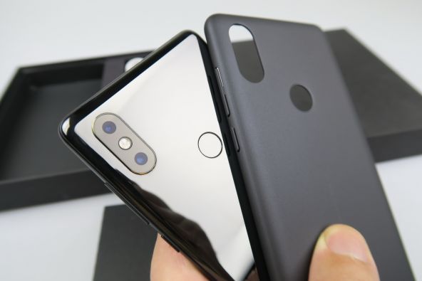 Xiaomi Mi MIX 2S scos din cutie