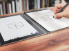 Lenovo lansează Yoga Book în România, tabletă 2 în 1 subţire şi uşoară cu tastatură virtuală şi stylus ce scrie pe hârtie