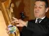 Telefonul ideal pentru Gigi: terminal Ortodox de 25.000 de dolari cu binecuvântare la pachet și mult aur