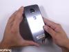 Rezistența lui Moto Z2 Force este pusă la încercare; îl vedem zgâriat, ars cu bricheta și îndoit