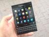 Noi imagini cu pătrățosul telefon BlackBerry PassPort, probabil cel mai bizar design al acestui an (Video)