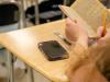 Grecia ia în considerare amplasarea unor dulapuri pentru telefoane mobile în școli